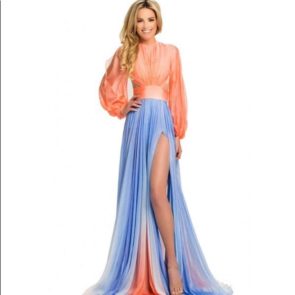 ISO Johnathan kayne SIZE 4-6 or larger!